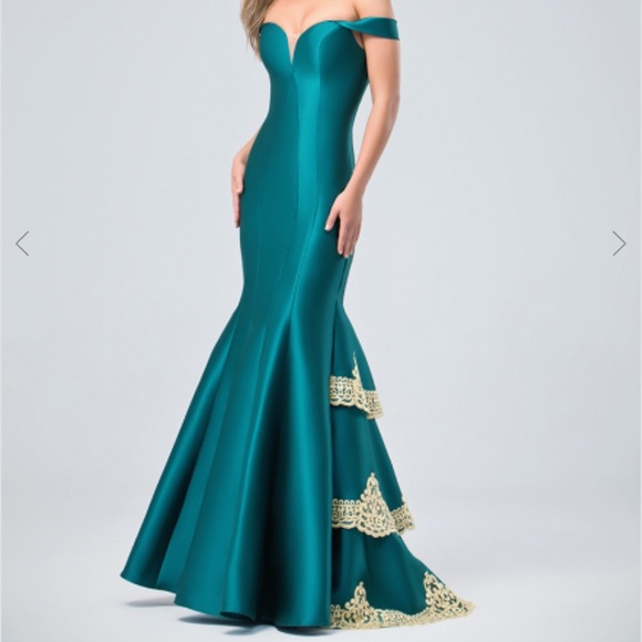Val Stefani Prom Gown - Picture 1 of 10